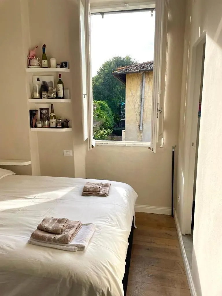 Apartment Surrounded By Greenery In The Heart Of Florence Italy